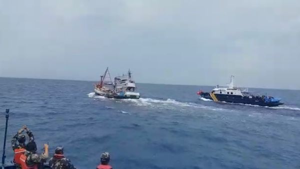 Tegang di Laut Natuna, Kapal Pencuri Ikan Diberondong Peluru Saat Mau Kabur