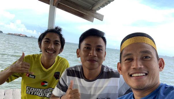 Libur Lebaran, Pemain PSS Derry Rachman Noor Getol Mancing di Laut