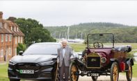 Panjang Umur, Kakek 101 Tahun Ini Dapat Hadiah Mobil Mustang Mach-E dari Ford