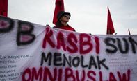 Demonstran Omnibus Law Cipta Kerja: “Rezim Ini Anti-Rakyat!”