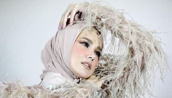 Ramai Netizen Minta Mulan Jameela Bersuara di DPR Soal WNA yang Masuk Saat PPKM Darurat