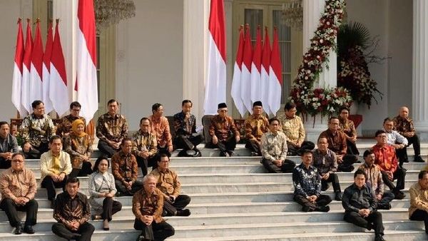PDIP: Para Menteri Pendukung Jokowi 3 Periode Seperti Badut Politik