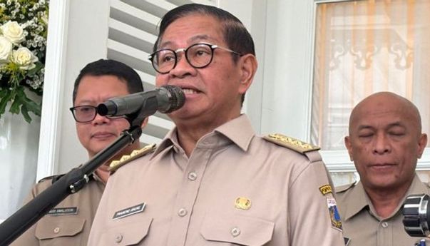 Ribuan Warga Padati Balai Kota, Promono Minta Wali Kota-Lurah Proaktif dalam Proses Rekrutmen PJLP