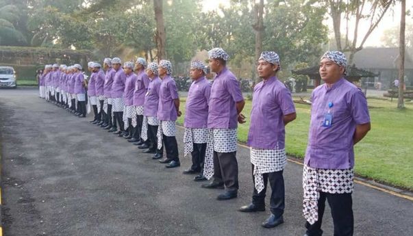 Representasikan Wisata Budaya, Satpam Borobudur Pakai Seragam Bernuansa Jawa