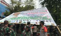 Luar Biasa! TNI Turunkan Baliho Habib Rizieq, Satpol PP Klarifikasi
