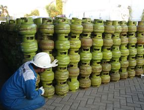 Pembatasan LPG 3 Kg: Dampak Kebijakan “Amburadul” terhadap Ekonomi Kelas Menengah?