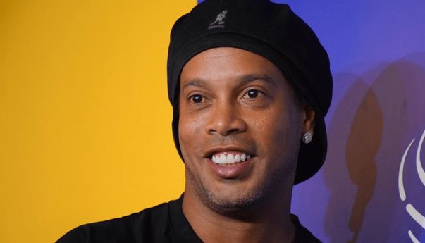 Ronaldinho Dipenjara, Senyumannya yang Khas Tetap Menawan