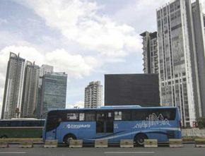 Pramono Ancam Pecat Sopir Mikrotrans yang Berkendara Ugal-ugalan