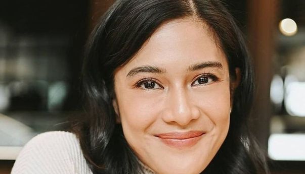 Sekeluarga Beda Agama, Inilah Kisah Perjalanan Mualaf Dian Sastrowardoyo
