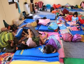 Ribuan Tempat Tidur Lipat Disiapkan untuk Para Pengungsi Gunung Merapi