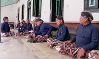 Mengenal Nama Pakaian Adat Jogja yang Dipakai Pegawai hingga Pejabat Keraton
