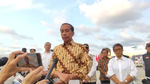 Ditanya Soal Berkantor di IKN Bulan Ini, Jokowi: Airnya Sudah Siap Belum?