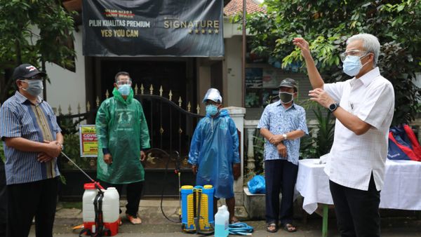 Ganjar Ditolak Saat Mau Makan di Semarang: Mboten Saget, kalau Kersa Take Sway Saja