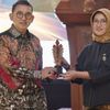 Menbud Fadli Zon Terima Anugerah Praba Nawasena Budaya 2025 dari UNS