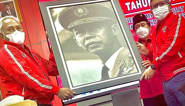 Foto Jenderal Hoegeng Dipajang di Sekolah PDIP, “Sosok yang Dikagumi Megawati”