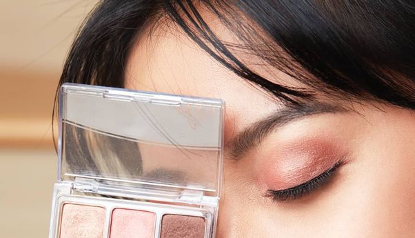 Ingin Tampil Menarik Saat Meeting Online? Cukup Gunakan 3 Eyeshadow Ini