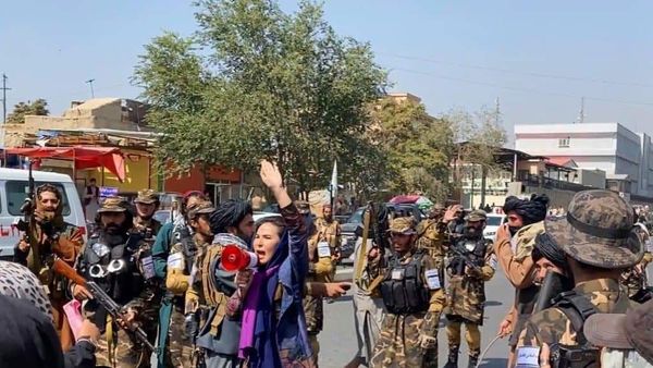 Dar Der Dor! Taliban Gunakan Senjata ke Wanita Afghan yang Sedang Demo Menuntut Persamaan Hak