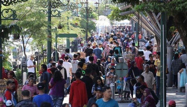 Berita Jogja: Tanggapan Sultan HB X Soal Membludaknya Kunjungan Wisatawan di Malioboro