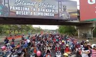 Perkara Penyekatan Jembatan Suramadu Belum Selesai, Ratusan Pengendara Motor Berdemo di Balai Kota