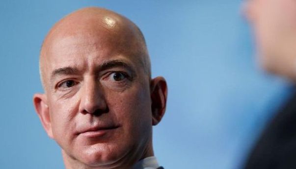 Petisi Online Aneh Muncul, Minta Jeff Bezos Beli dan Makan Lukisan Mona Lisa