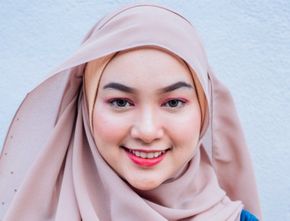 Tips Memakai Hijab untuk Perempuan Berwajah Lebar dan Bulat agar Tampak Tirus