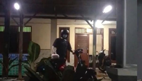 Netizen Iri Lihat Aksi Viral Lelaki Romantis Taklukan Hati Calon Mertua