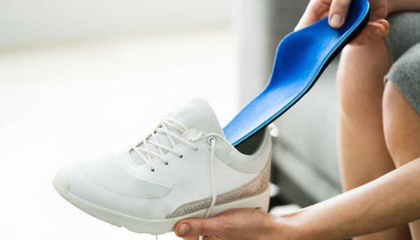 Hilangkan Bau Tak Sedap, Ini 3 Cara Mudah Bersihkan Sol Dalam Sepatu