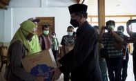 Pemkab Boyolali Serahkan Bingkisan Lebaran untuk 112 Buruh Gendong dan Petugas Kebersihan