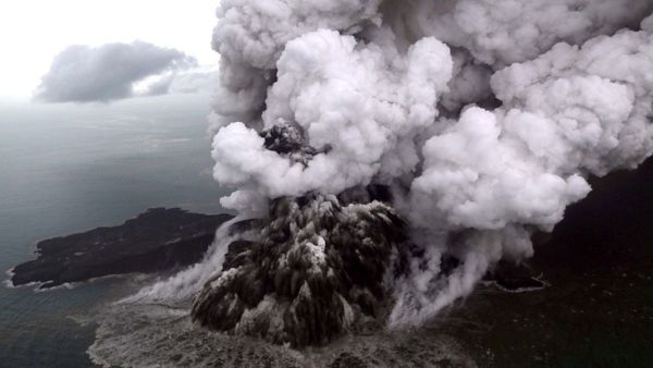 Anak Krakatau Erupsi, Bagaimana Statusnya?