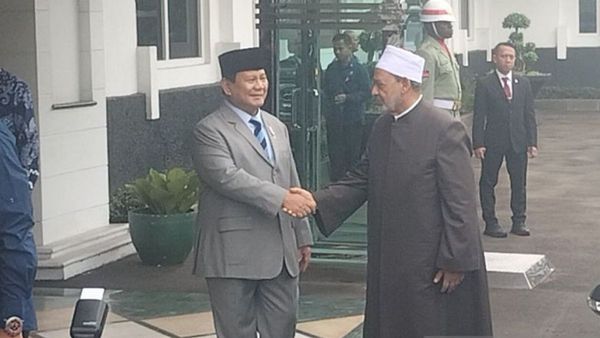 Prabowo Terima Kunjungan Grand Syekh Al-Azhar Ahmed Al Tayeb di Kantor Kemenhan