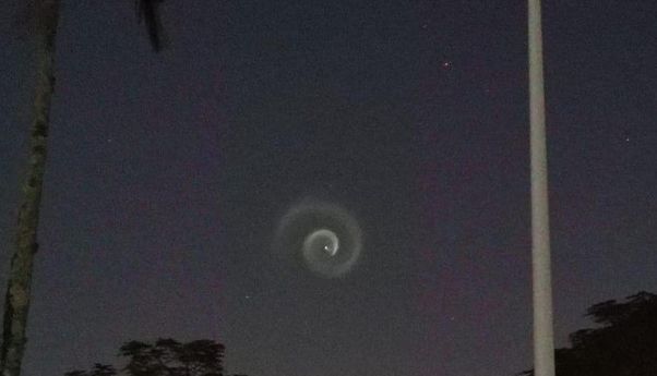 Penampakan Obyek Spiral Misterius di Langit Hebohkan Penduduk Pulau Ini, UFO?