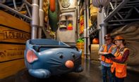 Pekerjaan Idaman Banyak Orang, Naik Wahana Disneyland Tapi Digaji Rp1,2 Miliar