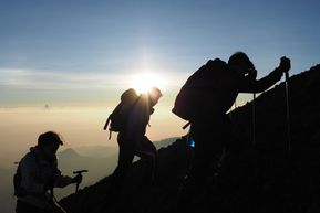 Menhut Bakal Perketat Pengawasan dan Evaluasi Total Prosedur Keselamatan Pendaki Gunung
