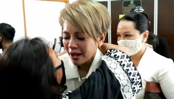 Di Dalam Rutan: Nikita Mirzani Tak Mau Makan, Bikin Tempat Rokok Bersama Tahanan Lain