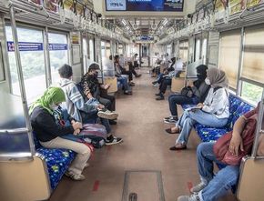 Pria Pelaku Onani di KRL Naik Bus TransJakarta Viral dan Bikin Resah