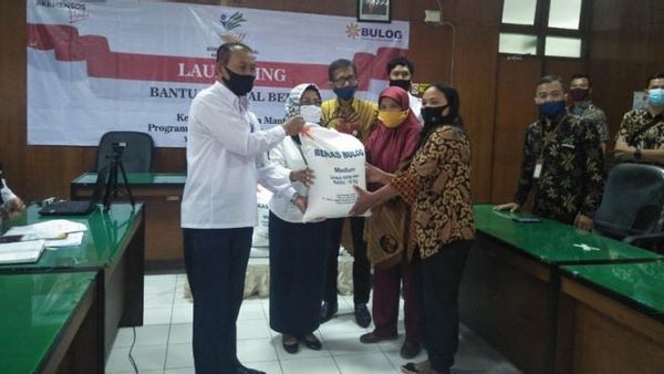 Berita Jogja: Dinsos DIY Berikan 30 kg Beras untuk Keluarga Terdampak Pandemi Covid-19