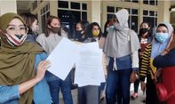 Berita Seputar Jateng: Belasan Emak-emak Korban Penipuan Arisan Online Gerudug Mapolres Pati