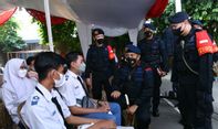 38 Ribu Pelajar Depok Divaksin, Penyelenggaranya Brimob Polri