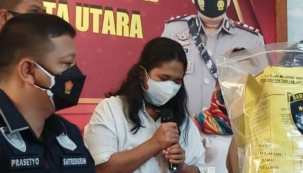 Perawat Suntik Vaksin Kosong Nangis Terisak-isak Minta Maaf usai Resmi Ditetapkan sebagai Tersangka