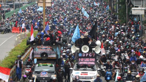 Berita Terkini: Dua Ribuan Aparat Gabungan Amankan Demo Buruh di MK dan Balai Kota Hari Ini