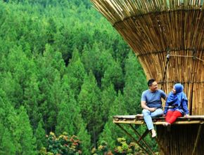Harga Tiket untuk Nikmati Pemandangan Menakjubkan The Lodge Maribaya di Lembang