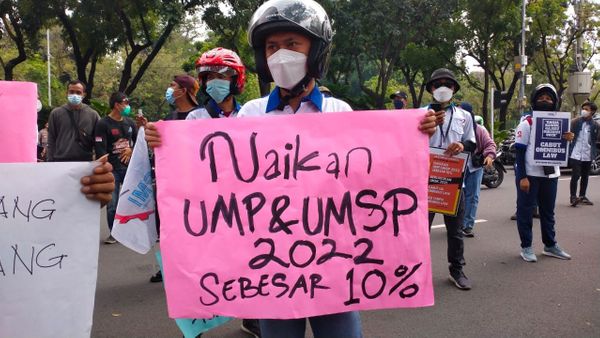 Buruh Jakarta Minta Upah Naik 10 Persen ke Anies Baswedan