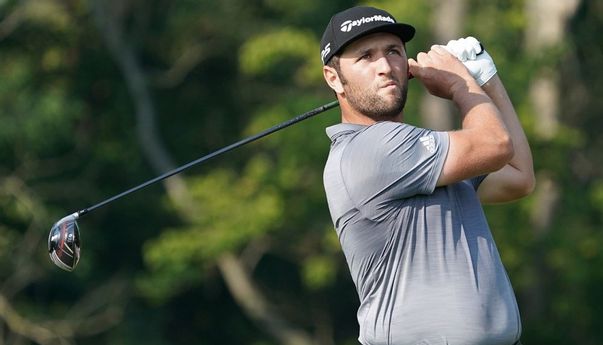 Hebat! Pegolf Ini Bikin Hole In One Paling Spektakuler