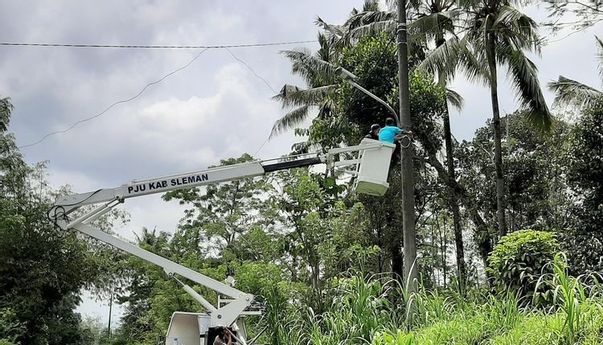Berita Terkini: Dishub Sleman Pasang 20 Lampu Penerangan di Jalur Evakuasi Gunung Merapi