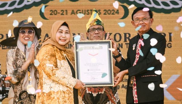 Pemprov Kalsel Catat Rekor MURI Bentangkan Kain Sasirangan Sepanjang 6 Kilometer