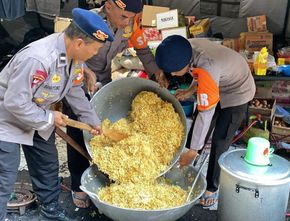 Setiap Hari Dapur Umum Brimob Polda Jateng Siapkan 4.000 Porsi Nasi untuk Korban Banjir Demak