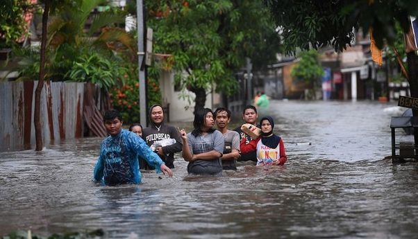 Meluasnya Banjir Jakarta: 68 RT Terendam, Ketinggian Air Capai 230 Cm