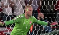 Euro 2020: Tak Terpuji, Fans Inggris Tembakkan Laser Ke Wajah Kasper Schmeichel