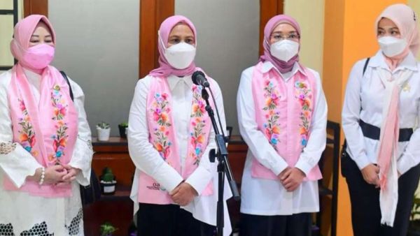 Ibu Iriana Jokowi Geram dan Sakit Hati Saat Kunjungi Korban Herry Wirawan di Bandung: “Semoga Tidak Ada Korban Lainnya”
