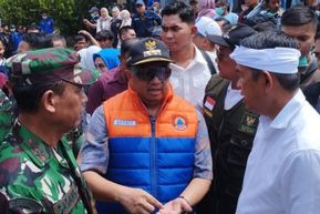Dedi Mulyadi Janji Beri Bantuan Rp50 Juta untuk Keluarga Korban Ledakan Amunisi di Garut